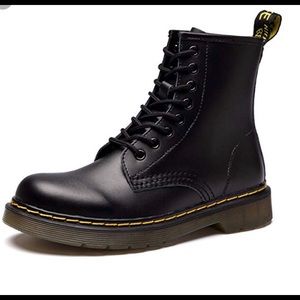 Dr Martens (juniors) size 5 Worn ONCE!!!